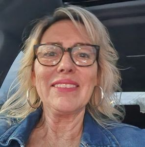 Meet your Posher, Debbie